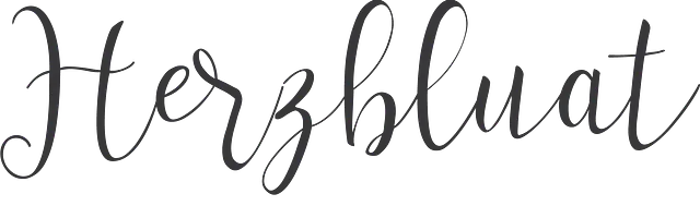 Schwarzer Schriftzug "Herzbluat" in kursiver Schrift