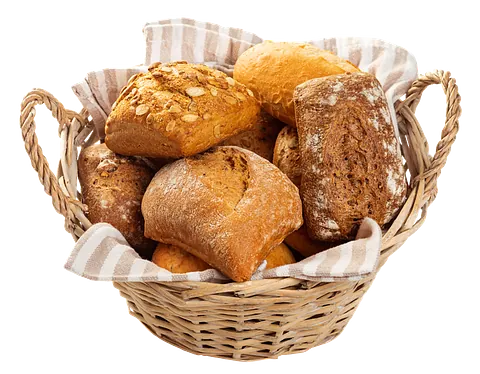 Ein Brotkorb mit frischen Brötchen darin